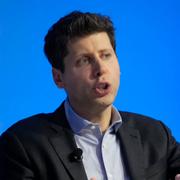 Open AI:s nuvarande och före detta vd Sam Altman håller tal tidigare i år.