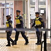Polisen på plats efter skjutningen i Älvsjö.