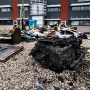 Brandskadade föremål efter en brand i ett företagshotell söder om Malmö på söndagen.