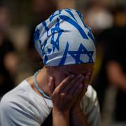 En demonstrant protesterar mot Netanyahus hantering av gisslanfrågan, 7 september, Tel Aviv.