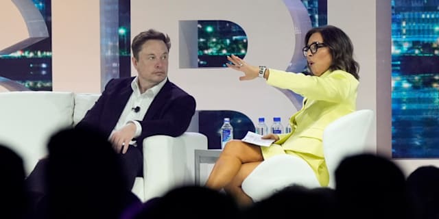 Elon Musk och X vd Linda Yaccarino. Rebecca Blackwell / AP