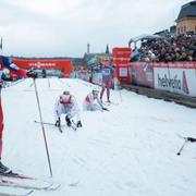 Maiken Caspersen Falla vinner före Ingvid Flugstad Östberg och Stina Nilsson på tredje plats under finalen i Slottssprinten på torsdagen.