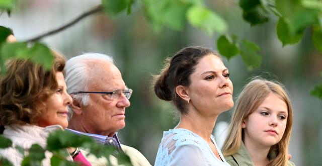 Drottning Silvia, kung Carl Gustaf, kronprinsessan Victoria och prinsessan Estelle under Jill Johnson-konsert på Solliden Sessions onsdag den 13 juli. Mikael Fritzon/TT