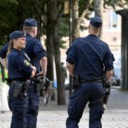 Polisen på plats i Kungsträdgården.