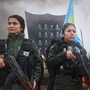 Kurdiska soldater från syriska SDF under en parad i januari.