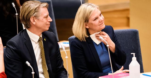 Per Bolund (MP) och Magdalena Andersson (S). Erik Simander / TT / TT NYHETSBYRÅN