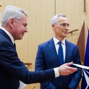 Utrikesminister Pekka Haavisto med Jens Stoltenberg och Anthony Blinken. Johanna Geron / AP