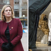 Amber Rudd och tekniker i Salisbury. 