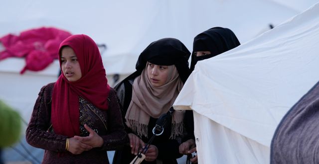 Syriska flickor som blivit hemlösa i jordskalven. Hussein Malla / AP