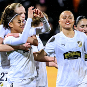 Häcken och Hammarby vann sina första semifinalmatcher. Nu återstår endast en match innan de svenska lagen kan ställas mot varandra i final.