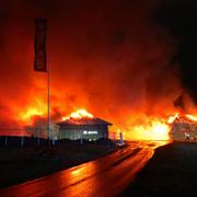 Flera kor har blivit innebrända i en brand på en gård vis Vreta utbildningscentrum utanför Linköping. 