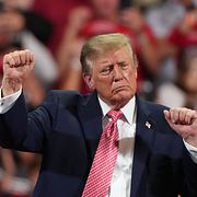 Trump dansade på en valupptakt inför mellanårsvalet i USA.