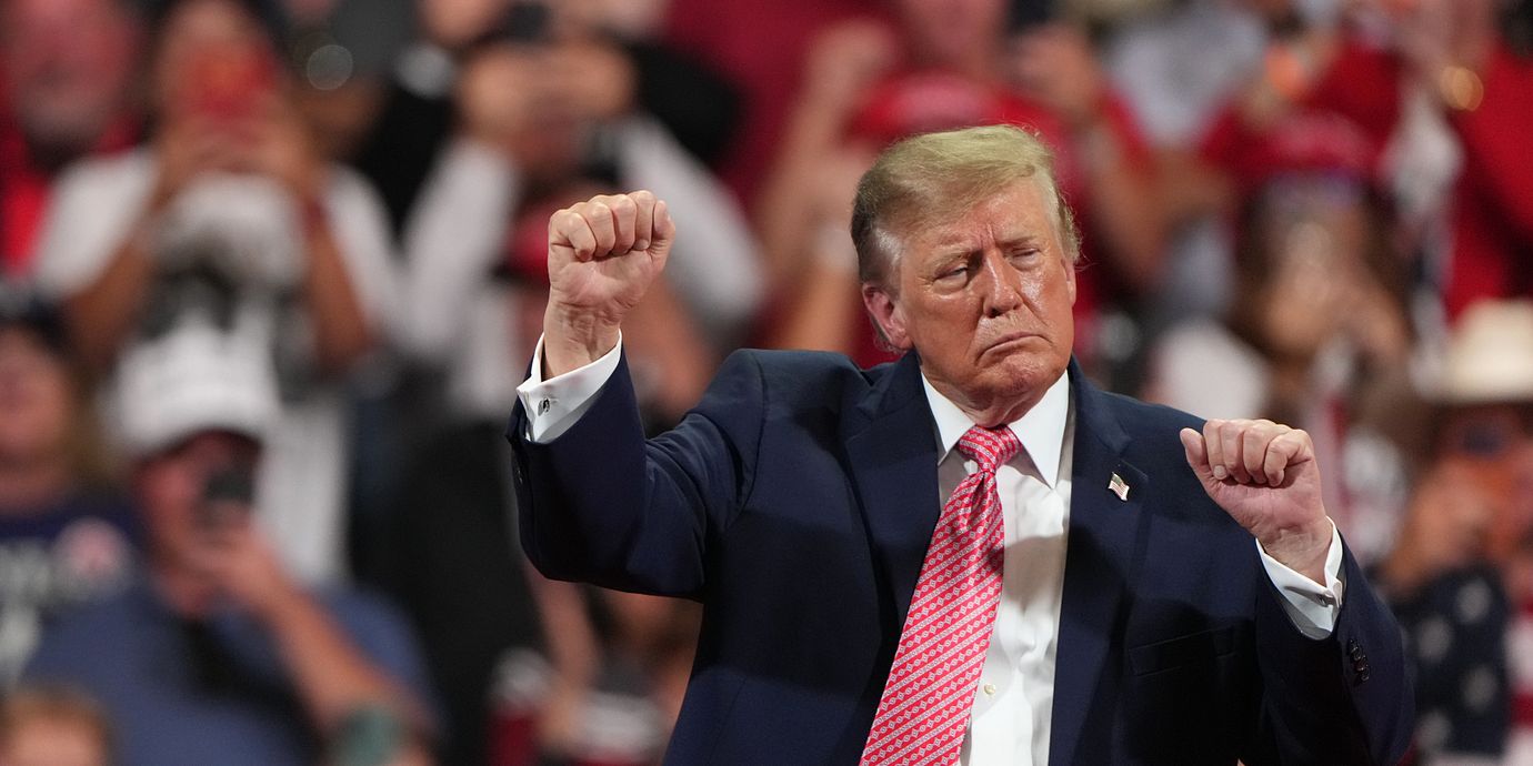 Trump dansade på en valupptakt inför mellanårsvalet i USA.