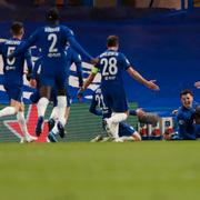 Chelsea firar 2–0-målet.