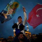 Erdogananhängare firar i Istanbul.