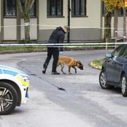 Explosion skedde vid ett flerfamiljshus i Enskededalen i södra Stockholm. 