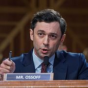 I veckan uppmärksammades Jon Ossoff under utfrågningen av Jay Clayton, som av Donald Trump har föreslagits som ny nationell underrättelsechef. Ossoff kritiserade bland annat Clayton för att han inte ville svara på vem som vann presidentvalet 2020.