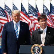 Donald Trump och Mark Esper. 