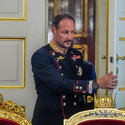 Kung Haakon/Jonas Gahr Støre.