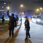 Polis har spärat av området där skottlossningen ägde rum. 
