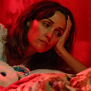 Rose Byrne i huvudrollen.