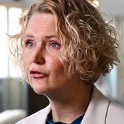 Centerpartiets partiledare Anna-Karin Hatt kommenterar att hon avgår.