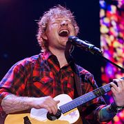 Ed Sheeran sålde över 750 000 biljetter till de första 17 konserterna på Loop-turnén. Nu får han kritik efter att flera förband hoppat av.