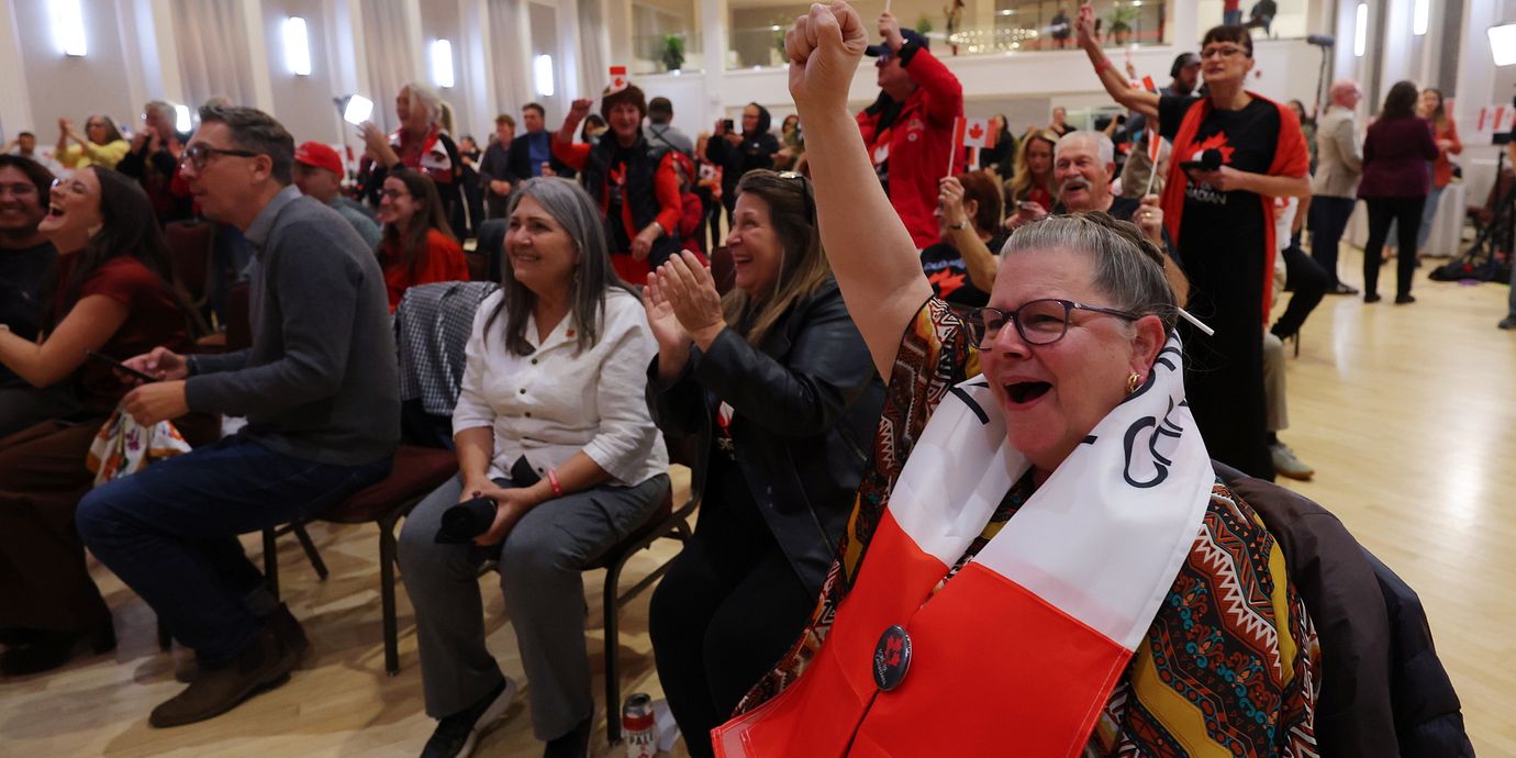 På en prokanadensisk valvaka i Edmonton var det glada miner.