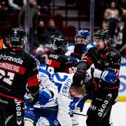 Leksands Lucas Elvenes och Malmös Johan Ivarsson under bråket. 