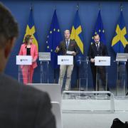 Pressträff med Tidöpartierna där migrationsminister Maria Malmer Stenergard (M) tillsammans med Ludvig Aspling (SD), Christian Carlsson (KD) och Fredrik Malm (L) meddelar att man väljer att gå vidare med förslaget om anmälningsplikt.