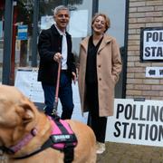 Sadiq Khan med hustrun Saadiya Ahmed, 2 maj. 