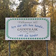 Gäddträsks välkomstskylt.