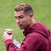 Cristiano Ronaldo under en träning med Portugals landslag i Malmö.