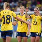 Fridolina Rolfö, Magdalena Eriksson och Elin Rubensson jublar.