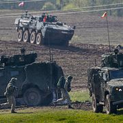 Litauiska och polska soldater övar i Suwalkikorridoren.