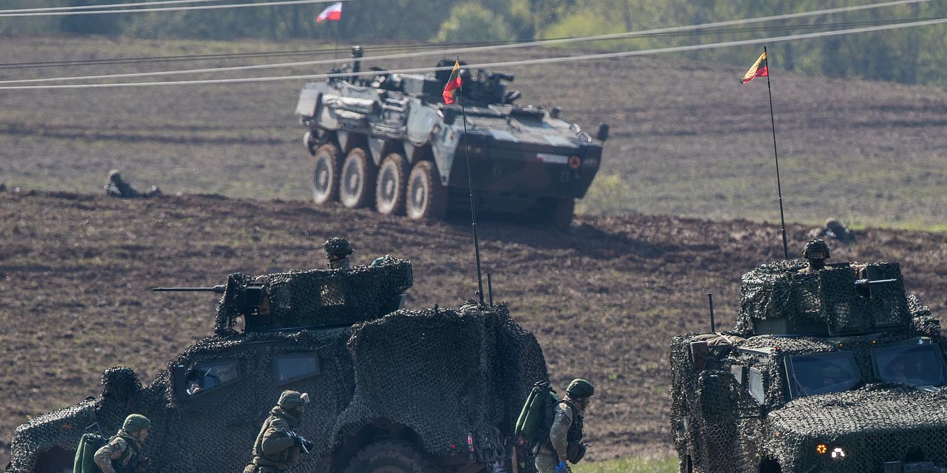 Litauiska och polska soldater övar i Suwalkikorridoren.