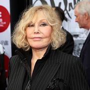 Kim Novak till vänster, Sydney Sweeney  till höger.