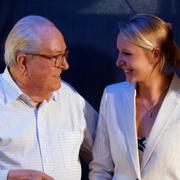 Jean-Marie Le Pen kallar i sina memoarer sitt barnbarn Marion Maréchal för ”exceptionellt briljant”. Bild från 2012 och en då 22-årig Marion.