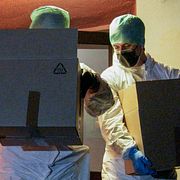 Norska kriminaltekniker i samband med gripandet.