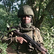 Francis Ndung’u Ndarua/Ryska soldater övar.