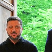 Estlands premiärminister Kristen Michal med Ukrainas president Volodymyr Zelenskyj.