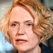 Klimat- och miljöminister Romina Pourmokhtari (L) och Anna-Karin Hatt (C).