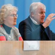 Tysklands inrikesminister Horst Seehofer och justitieminister Christine Lambrecht. 