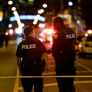Arkiv. Poliser vid en skjutning i Toronto i somras. 