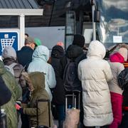 Ukrainska flyktingar anländer till hamnen i Karlskrona med Polenfärjan 3 mars 2022. 