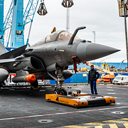 Under onsdagen välkomnades reportrar ombord på det gigantiska fartyget Charles de Gaulle i Malmö. 