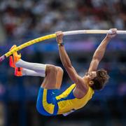 Armand Duplantis i stavhoppskvalet på lördagen. 