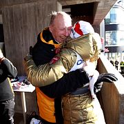 Den omtalade kramen mellan kung Harald och Therese Johaug 2011.