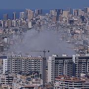 Rökmoln över Beirut på måndagen.