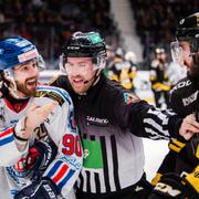 Oskarshamns Alex Hutchings i bråk med AIK:s Jacob Dahlström.